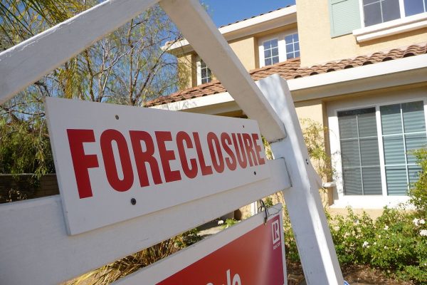1280px-Sign_of_the_Times-Foreclosure