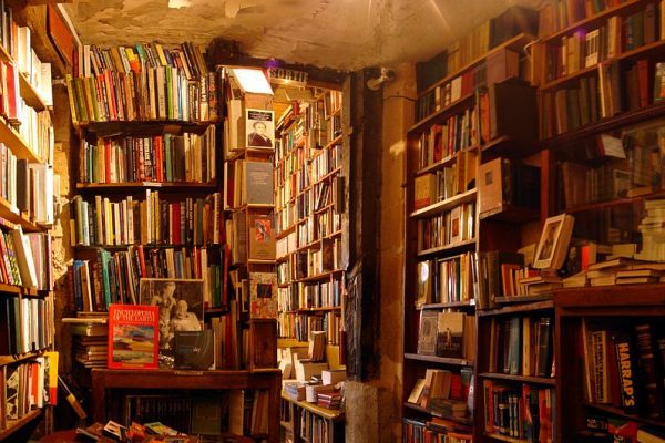 796px-Shakespeare_and_Company_bookshop