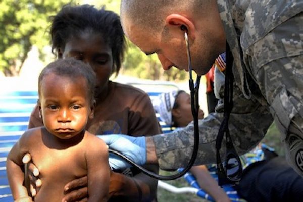800px-Flickr_-_The_U.S._Army_-_Capt._Mark_Poirier_gives_medical_attention_to_a_baby_in_Haiti