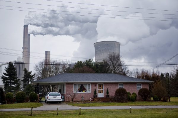 CHESHIRE, OH - FEBRUARY 4:  The stacks from the Gavin coal burning power plant dwarf a small nearby home on February 4, 2012 in Cheshire, Ohio.  (Photograph by Benjamin Lowy/Getty Images)