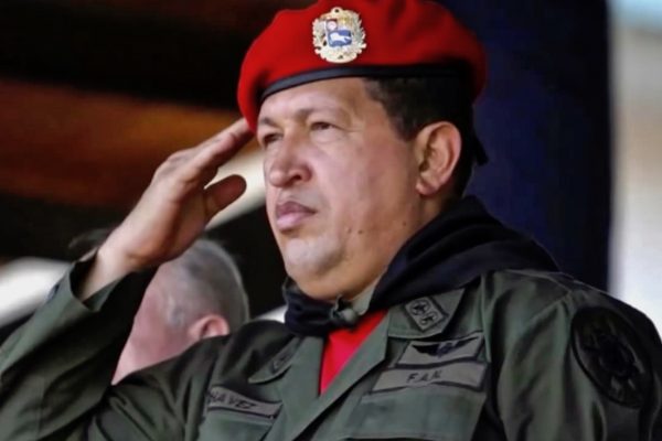 Hugo_Chávez_salute