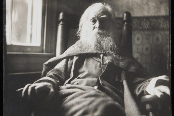 Portrait_of_Walt_Whitman_by_Samuel_Murray_photograph_1891