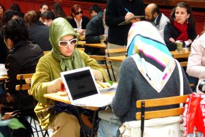 Women_at_a_cafeteria_in_Istanbul