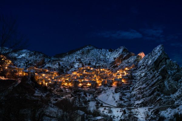 mountain_night_village_town_illuminated-1327306