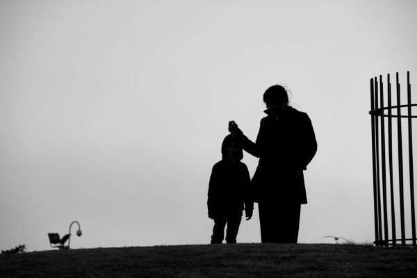 negative-space-mom-child-silhouette